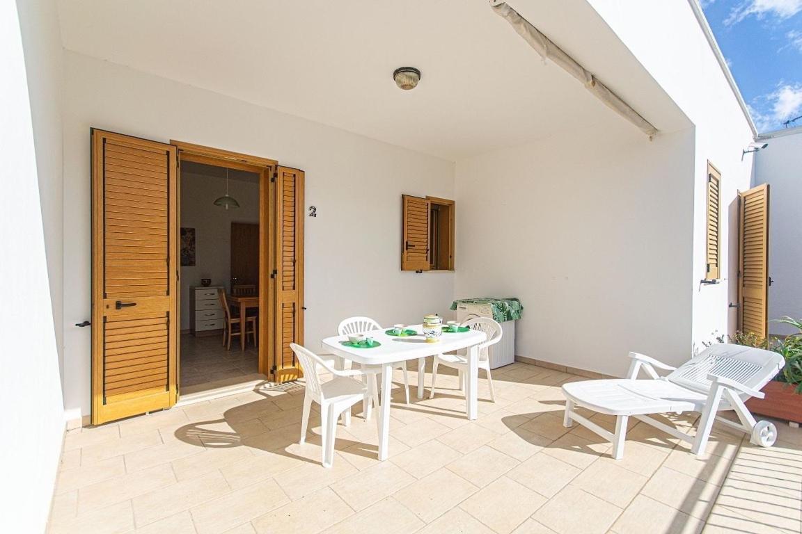 Blue Area Apartments - Fromhometosalento Torre dell'Orso Luaran gambar